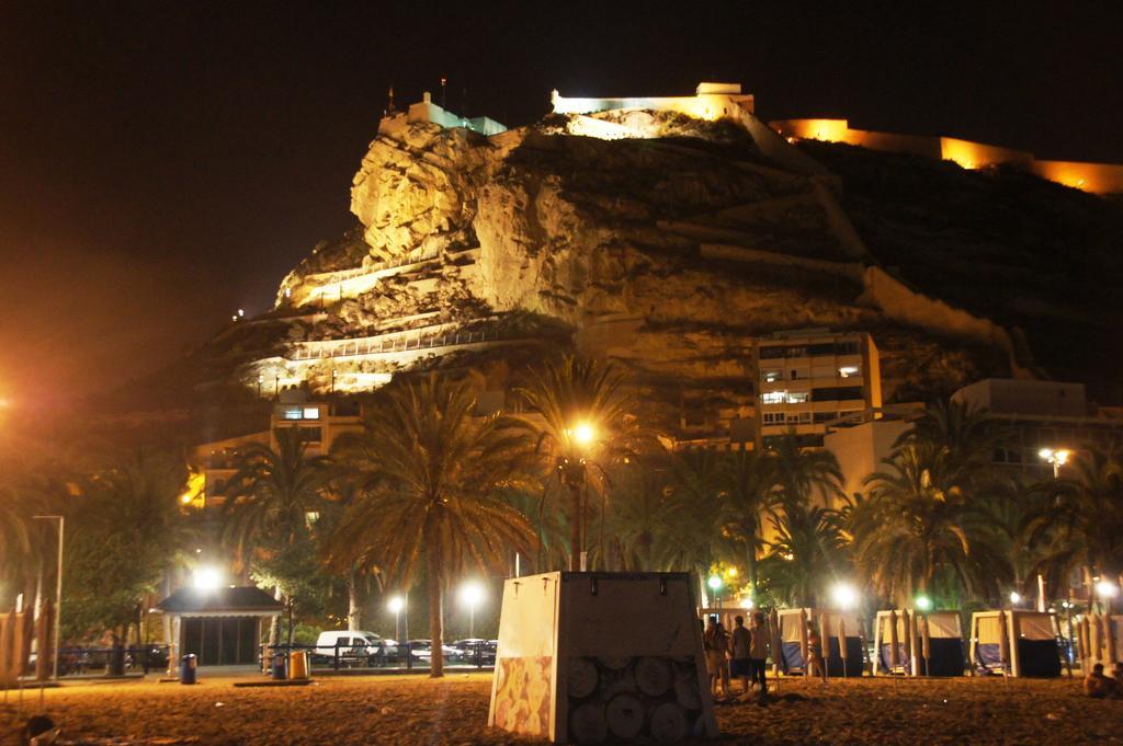 Alicante Apartments Szoba fotó